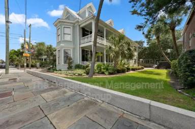Main picture of Completely Renovated One Bedroom With View