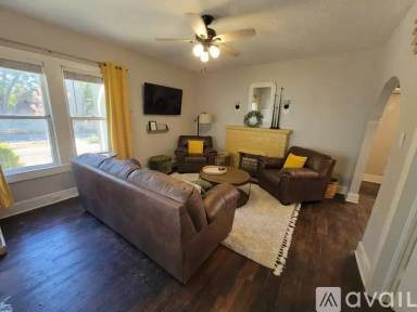 Main picture of 1011 W Mistletoe Ave