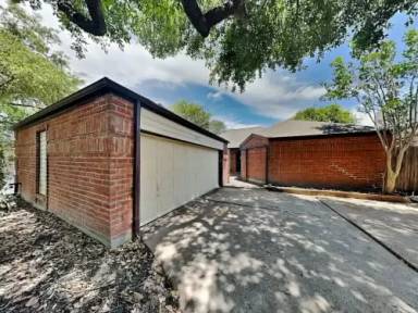 Main picture of 2227 Briarwest Blvd
