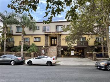 Main picture of 14531 Vose St