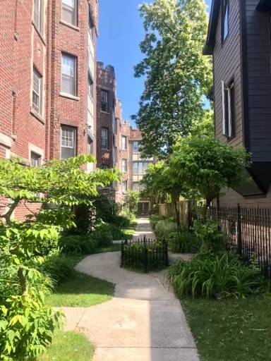 Main picture of 1626 W Lunt Ave
