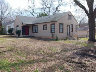 Main picture of 103 E Robinson Pl