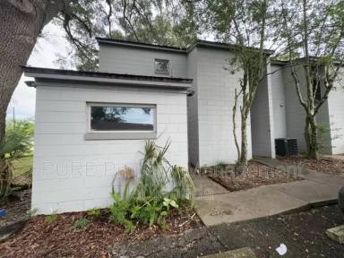 Main picture of 627 NE 28th Ave