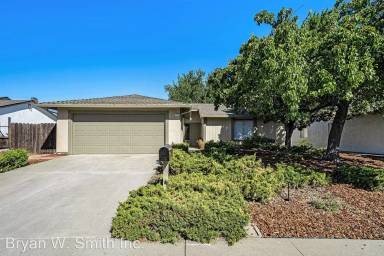Main picture of 2220 Dillard Way