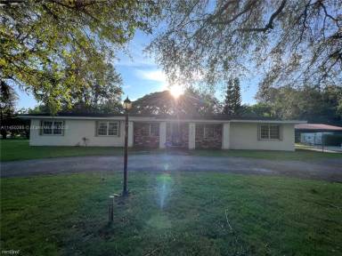 Main picture of 9700 SW 92nd Ave