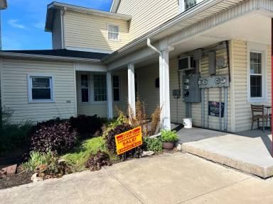 Main picture of 8490 Lancaster Ave