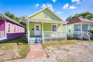 Main picture of 1913 Redell St