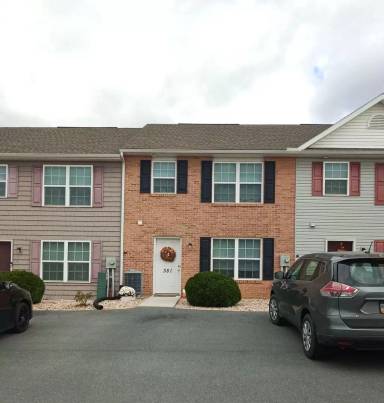 Main picture of 371 Lantern Ln
