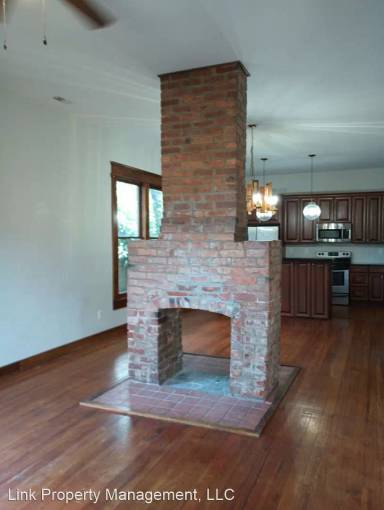 Main picture of 1602 E 13th St