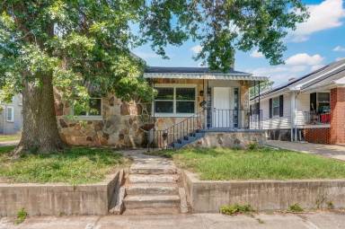 Main picture of 723 W Webster St