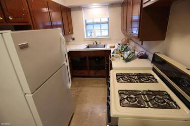 Main picture of 211 Lake Shore Rd