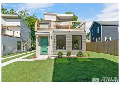 Main picture of 502 Commonwealth St