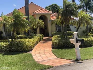 Main picture of 1052 W Shore Dr