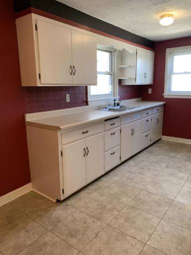 Main picture of 111 1/2 W 37th St