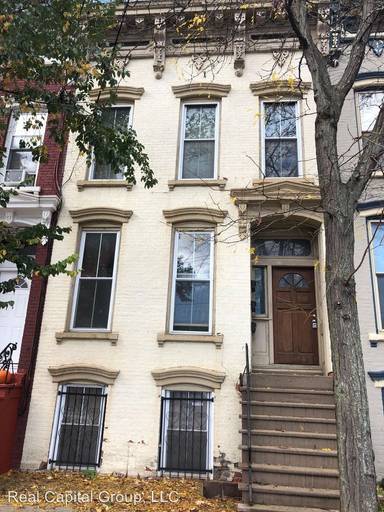Main picture of 178 S Swan St