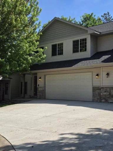 Main picture of 413 Cedar Pl