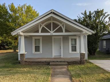 Main picture of 811 E Walnut St