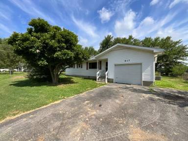 Main picture of 617 W Bluegrass Rd