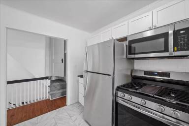 Main picture of 5558 Pocusset St