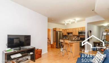 Main picture of 2951 N Clybourn Ave