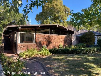 Main picture of 1016 St Helena Ave