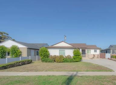 Main picture of 17032 Van Ness Ave