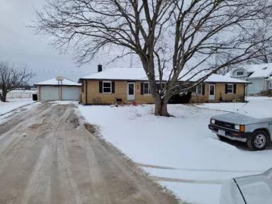 Main picture of 745 248th Ave