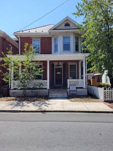 Main picture of 540 E Queen St