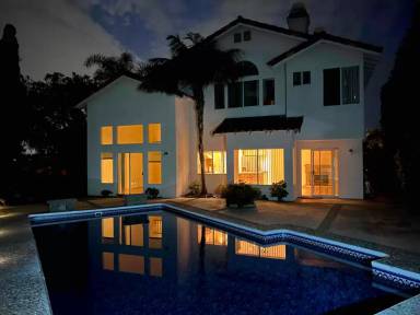 Main picture of 4695 Serenata Pl