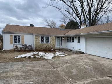 Main picture of 251 E Fox Dale Rd