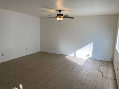 Main picture of 860 W Commercial Ave