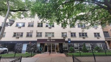 Main picture of 535 W Briar Apartments