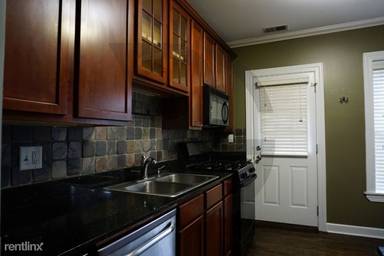 Main picture of 628-34 W Roscoe St