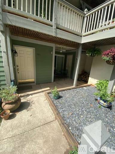 Main picture of 701 Hollyfax Cir