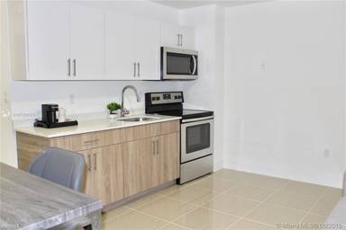 Main picture of 971 W Flagler St