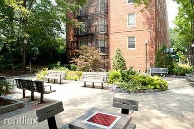 Main picture of 10 Camelot Ct