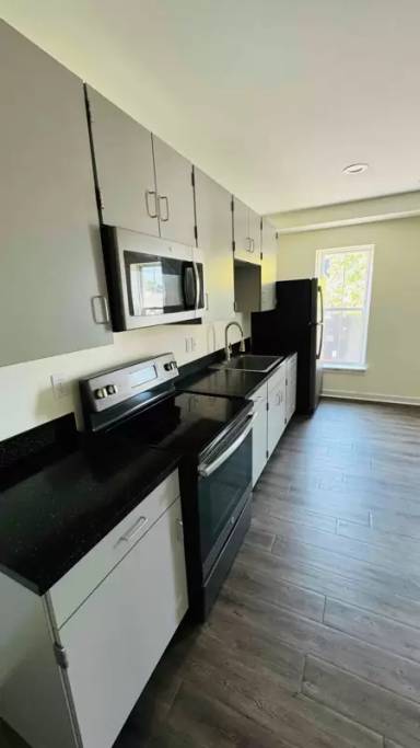 Main picture of 320 Main St