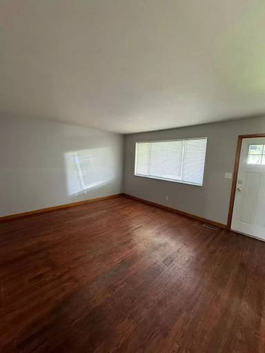 Main picture of 105 Rose Ln