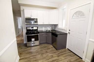 Main picture of 2109 W Eastwood Ave