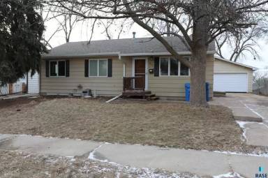 Main picture of 925 S Harrington Ave