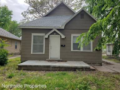 Main picture of 1233 1/2 N Lewellen St