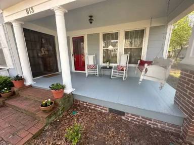 Main picture of 913 High St SW