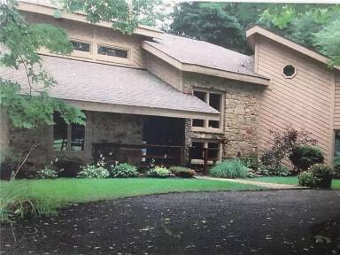 Main picture of 68 Forest Hollow Dr