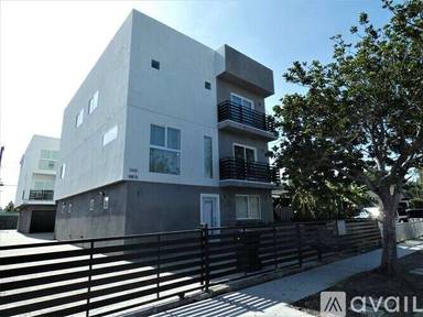 Main picture of 2410 Carmona Ave