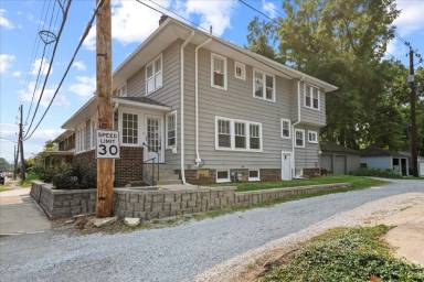 Main picture of 527 E 52nd St