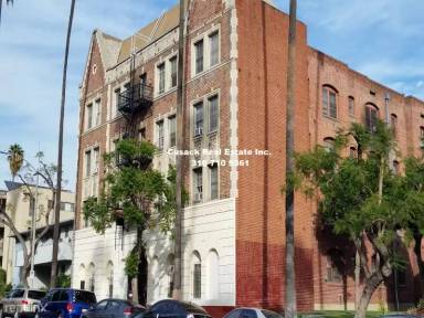 Main picture of 450 S Kenmore Ave