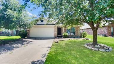Main picture of 922 Whitewing Ln