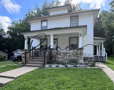 Main picture of 133 S Lincoln St