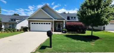 Main picture of 102 McLeod Dr