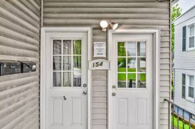 Main picture of 154 N Main St